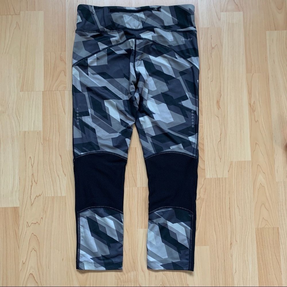 Nike Dri-Fit Leggings Size Small - Picture 9 of 9